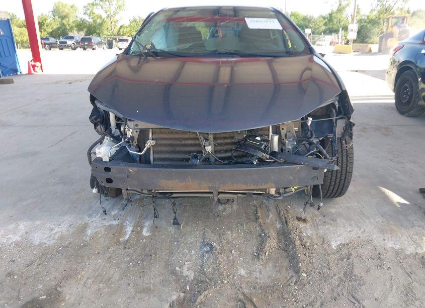 Photo 6 of 2018 Toyota Corolla LE (VIN 2T1BURHEXJC076771)