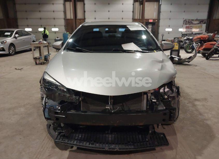 Photo 12 of 2018 Toyota Corolla SE (VIN 2T1BURHEXJC077757)