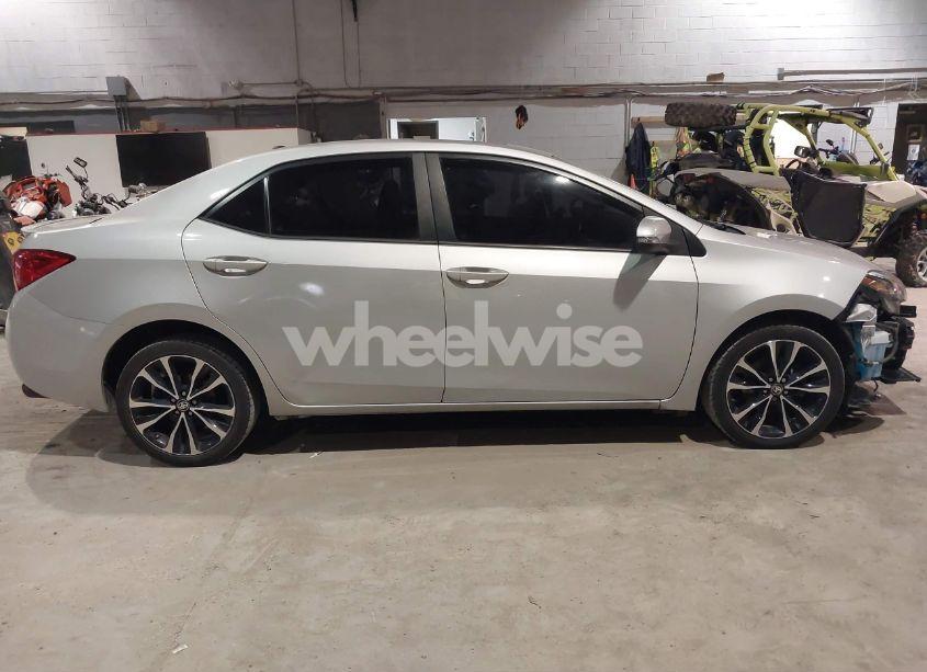 Photo 13 of 2018 Toyota Corolla SE (VIN 2T1BURHEXJC077757)