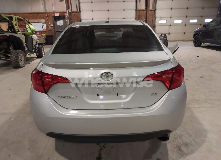 Photo 16 of 2018 Toyota Corolla SE (VIN 2T1BURHEXJC077757)