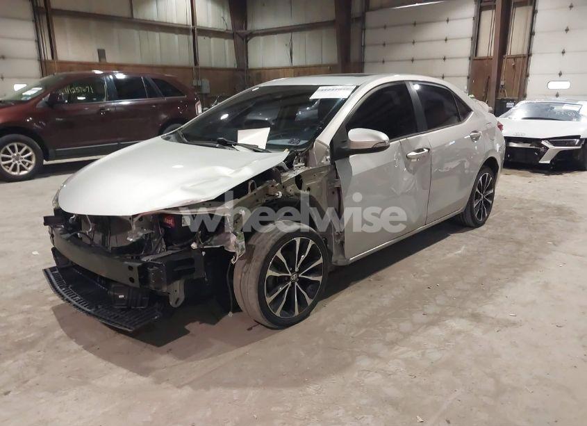 Photo 2 of 2018 Toyota Corolla SE (VIN 2T1BURHEXJC077757)