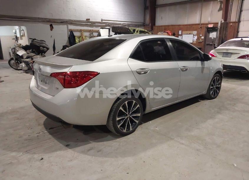 Photo 4 of 2018 Toyota Corolla SE (VIN 2T1BURHEXJC077757)