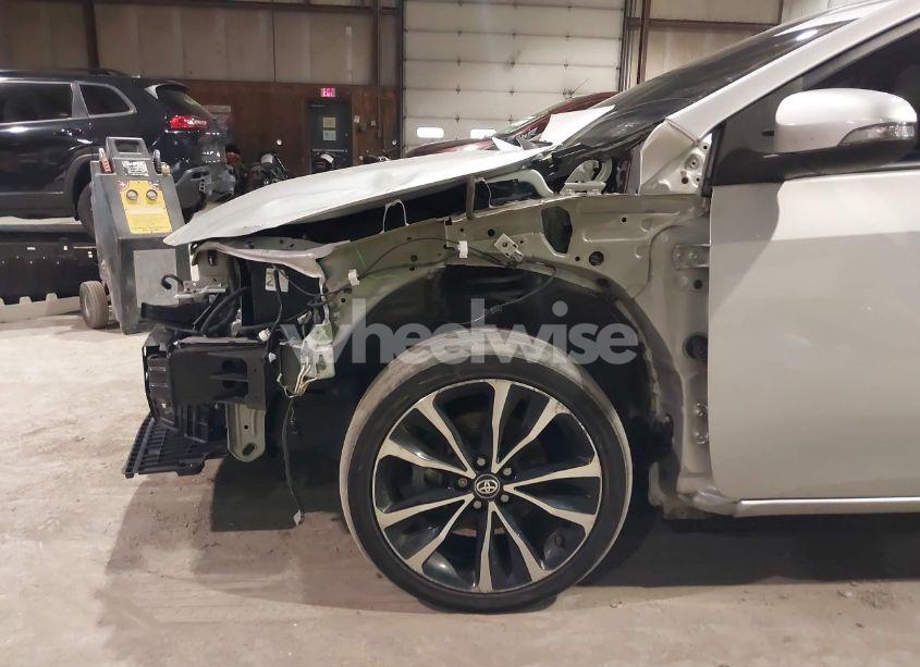 Photo 6 of 2018 Toyota Corolla SE (VIN 2T1BURHEXJC077757)