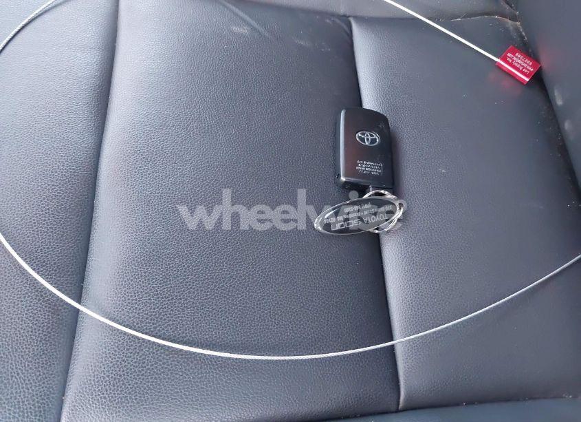 Photo 11 of 2018 Toyota Corolla XSE (VIN 2T1BURHEXJC082814)