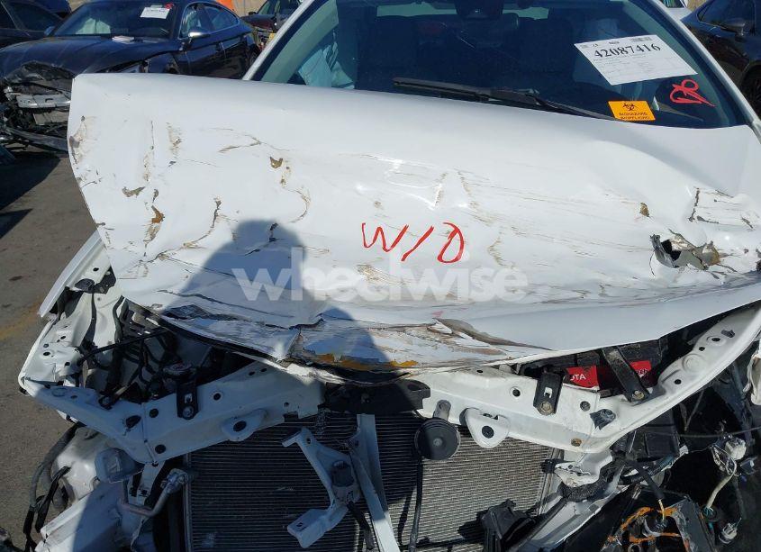 Photo 10 of 2018 Toyota Corolla LE (VIN 2T1BURHEXJC096289)