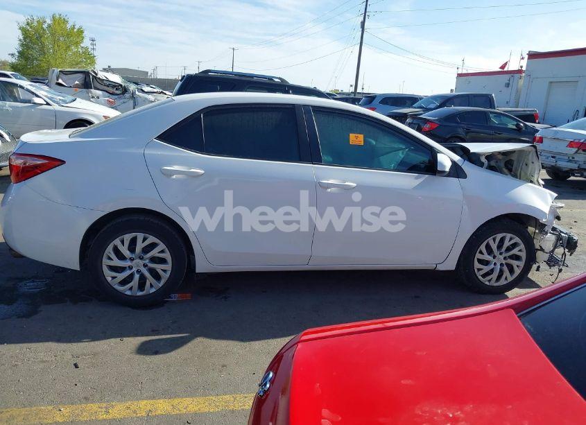 Photo 14 of 2018 Toyota Corolla LE (VIN 2T1BURHEXJC096289)