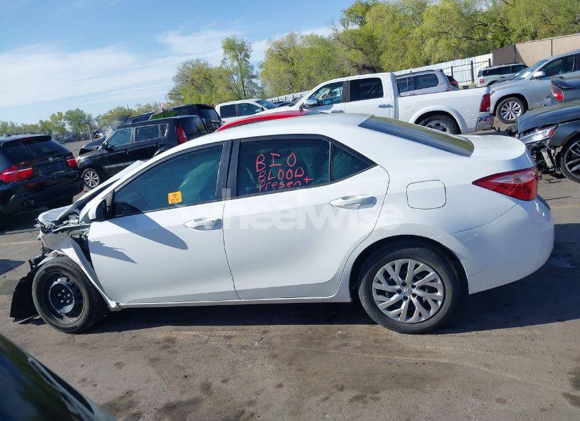 Photo 15 of 2018 Toyota Corolla LE (VIN 2T1BURHEXJC096289)