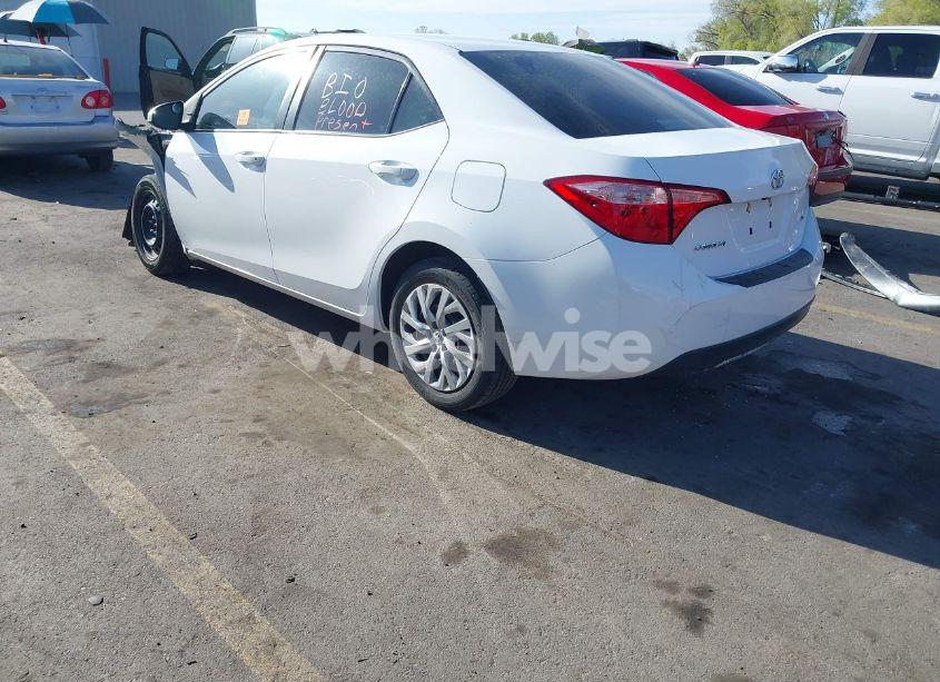 Photo 3 of 2018 Toyota Corolla LE (VIN 2T1BURHEXJC096289)