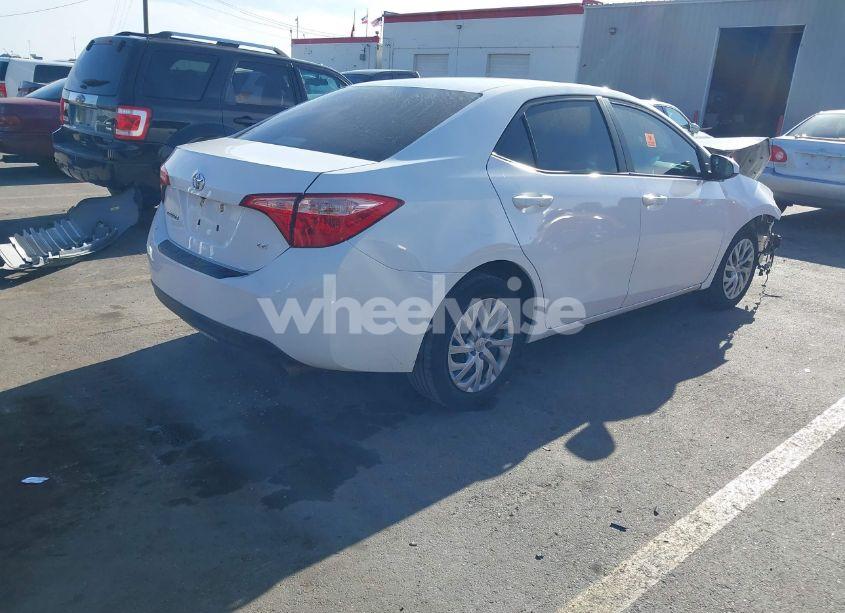 Photo 4 of 2018 Toyota Corolla LE (VIN 2T1BURHEXJC096289)