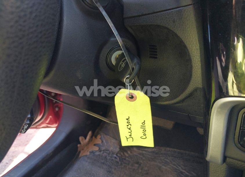 Photo 11 of 2018 Toyota Corolla LE (VIN 2T1BURHEXJC098995)
