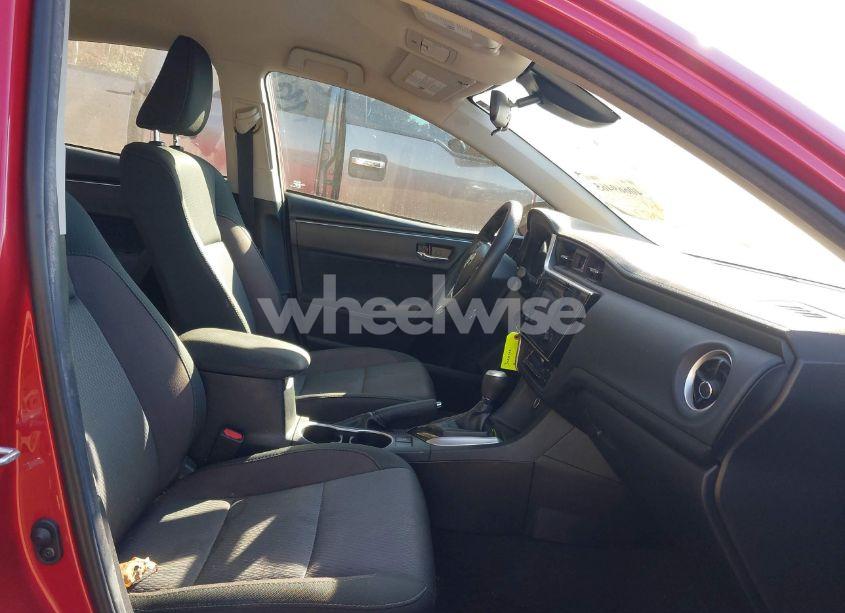 Photo 5 of 2018 Toyota Corolla LE (VIN 2T1BURHEXJC098995)