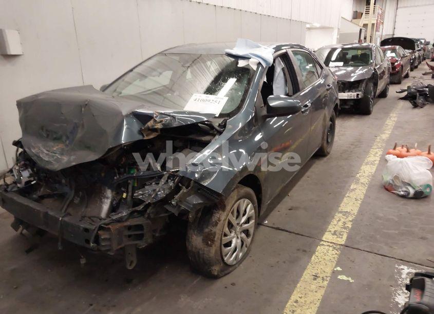 Photo 2 of 2018 Toyota Corolla LE (VIN 2T1BURHEXJC099743)