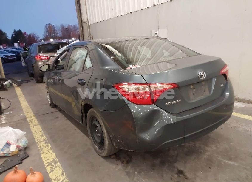 Photo 3 of 2018 Toyota Corolla LE (VIN 2T1BURHEXJC099743)
