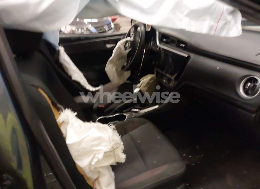 Photo 5 of 2018 Toyota Corolla LE (VIN 2T1BURHEXJC099743)