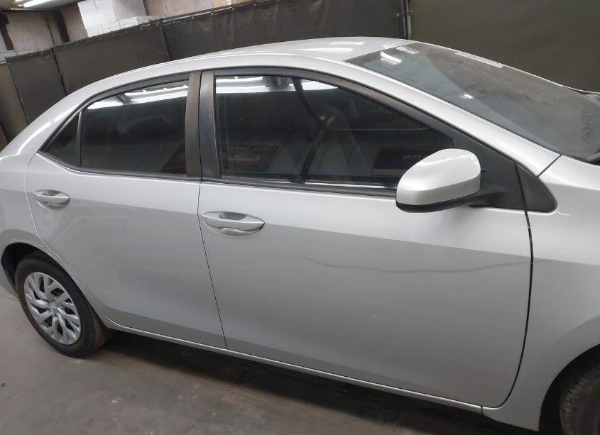 Photo 13 of 2018 Toyota Corolla LE (VIN 2T1BURHEXJC106108)