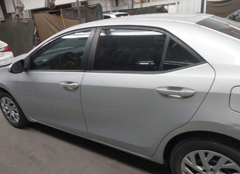 Photo 14 of 2018 Toyota Corolla LE (VIN 2T1BURHEXJC106108)