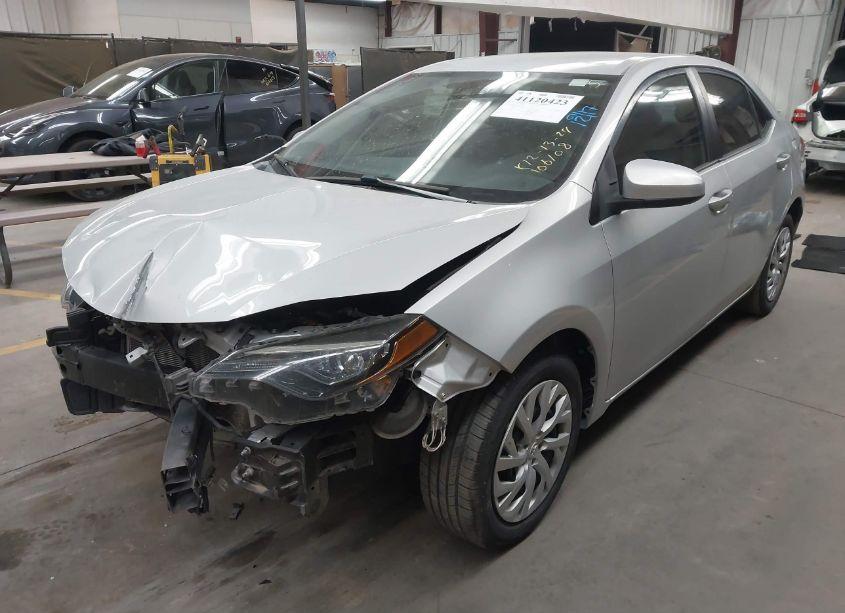 Photo 2 of 2018 Toyota Corolla LE (VIN 2T1BURHEXJC106108)