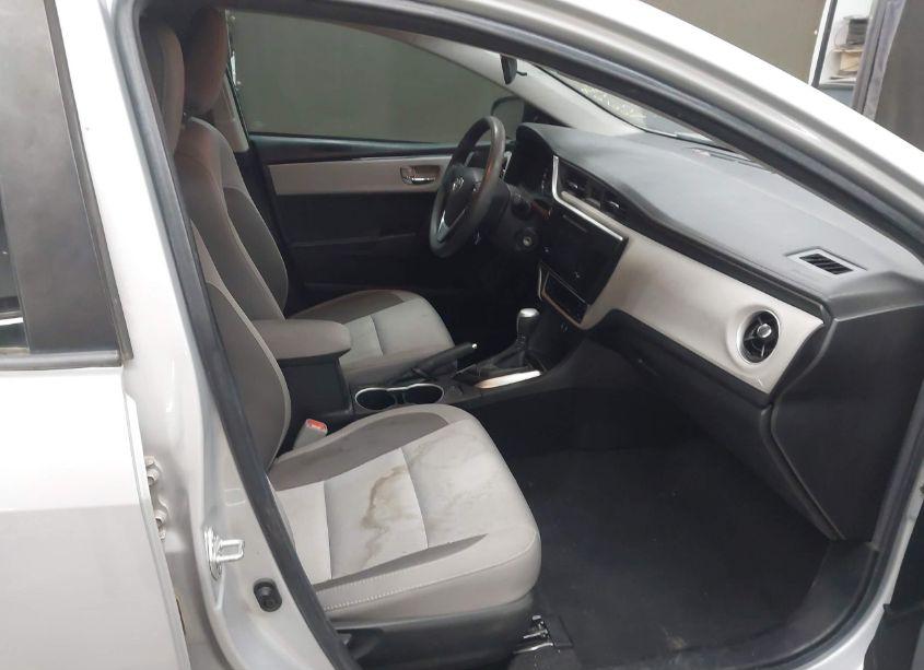 Photo 5 of 2018 Toyota Corolla LE (VIN 2T1BURHEXJC106108)