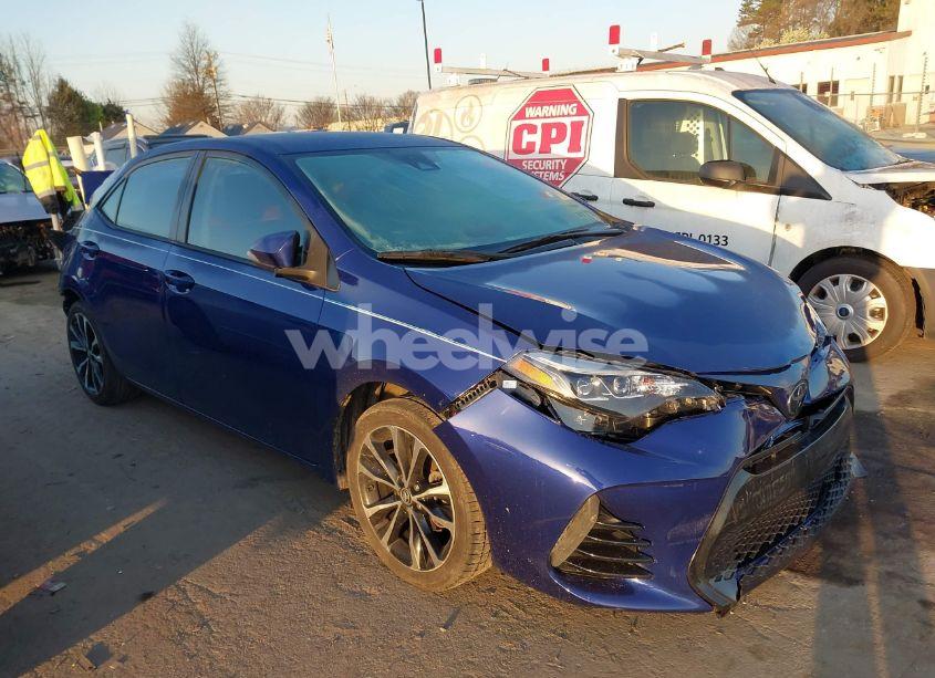 2018 Toyota Corolla SE (VIN 2T1BURHEXJC122843) main photo