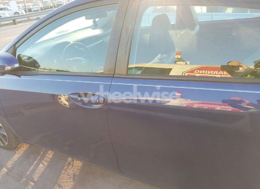 Photo 14 of 2018 Toyota Corolla SE (VIN 2T1BURHEXJC122843)