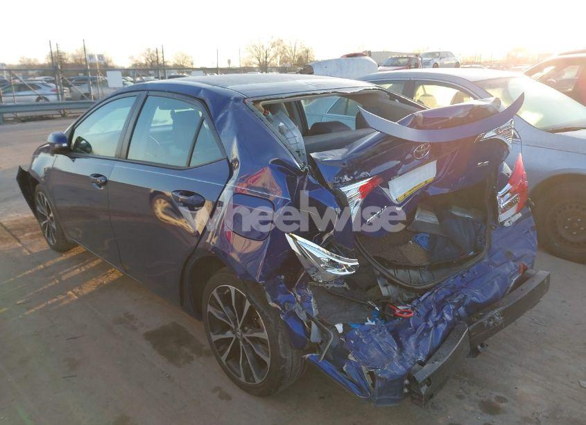 Photo 3 of 2018 Toyota Corolla SE (VIN 2T1BURHEXJC122843)