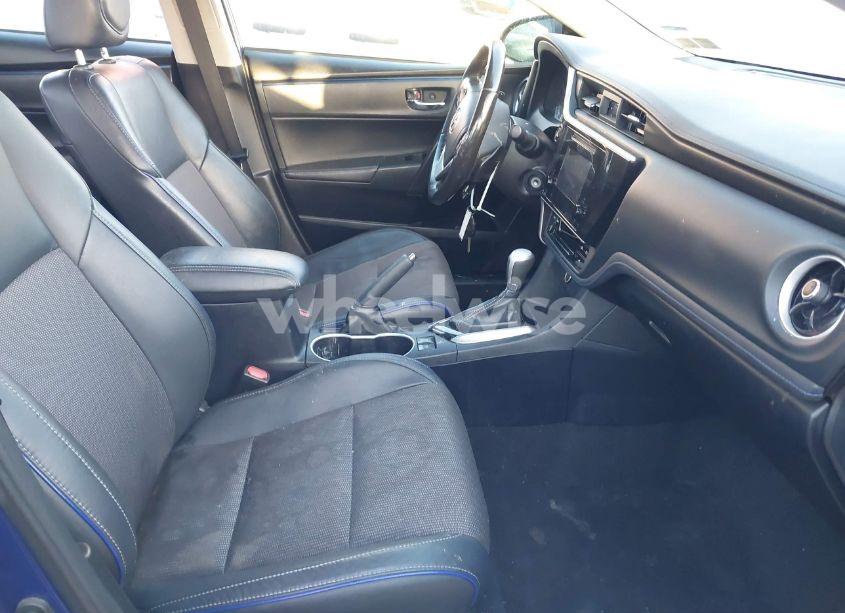 Photo 5 of 2018 Toyota Corolla SE (VIN 2T1BURHEXJC122843)