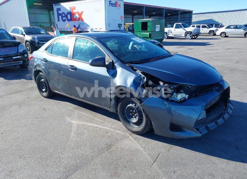 2018 Toyota Corolla LE (VIN 2T1BURHEXJC124415) main photo