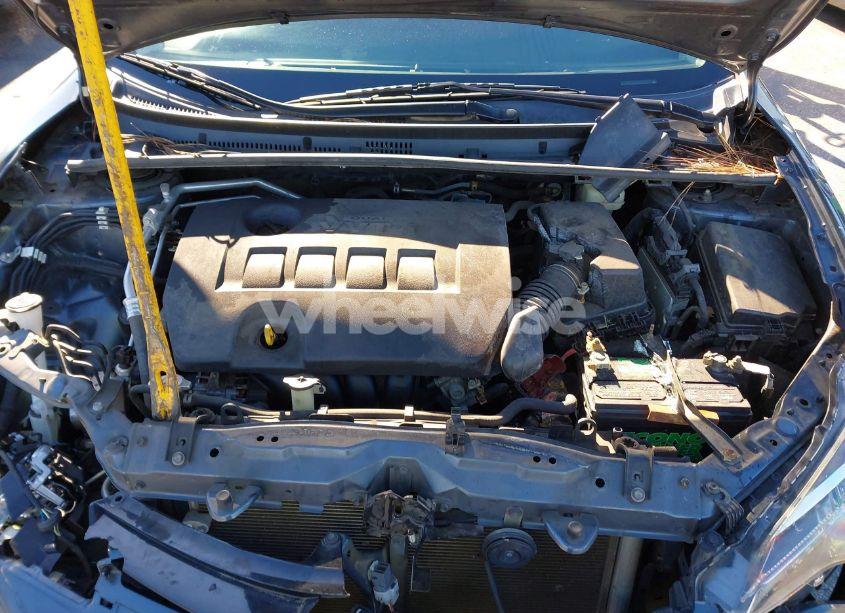 Photo 10 of 2018 Toyota Corolla LE (VIN 2T1BURHEXJC124415)