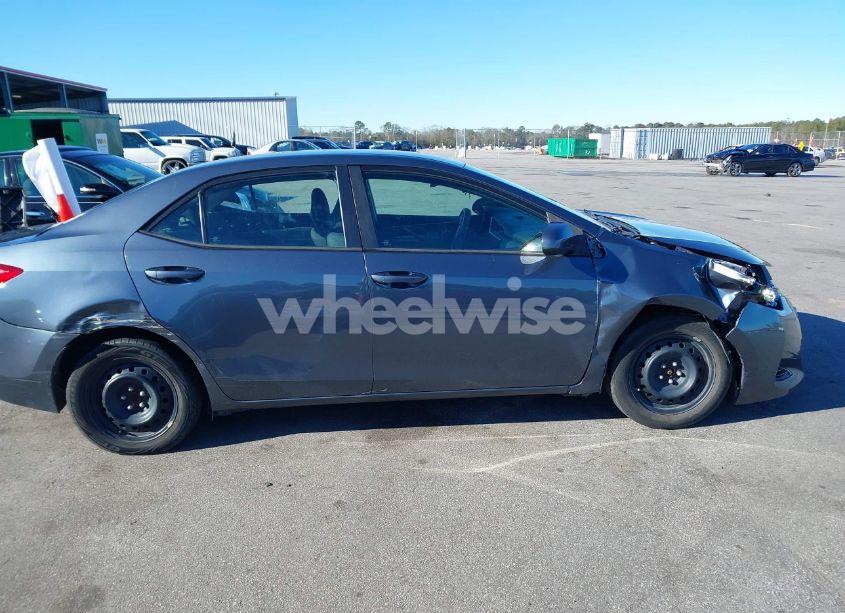 Photo 13 of 2018 Toyota Corolla LE (VIN 2T1BURHEXJC124415)