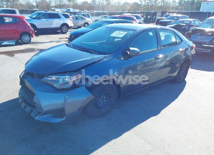 Photo 2 of 2018 Toyota Corolla LE (VIN 2T1BURHEXJC124415)