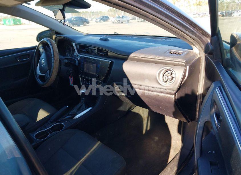 Photo 5 of 2018 Toyota Corolla LE (VIN 2T1BURHEXJC124415)