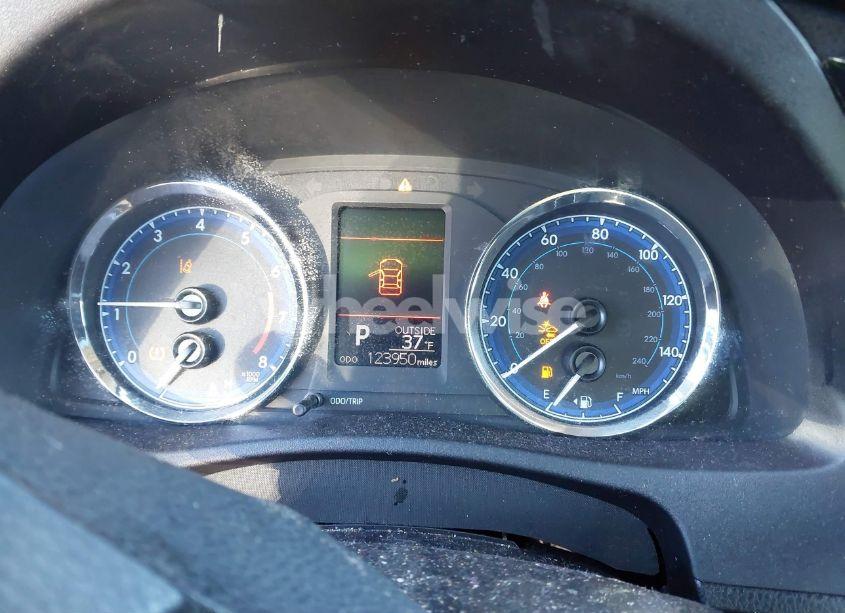 Photo 7 of 2018 Toyota Corolla LE (VIN 2T1BURHEXJC124415)