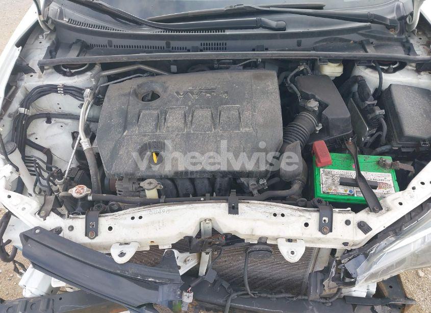 Photo 10 of 2018 Toyota Corolla LE (VIN 2T1BURHEXJC977851)