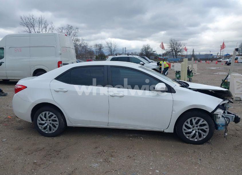 Photo 14 of 2018 Toyota Corolla LE (VIN 2T1BURHEXJC977851)
