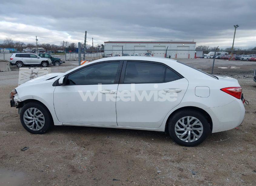 Photo 15 of 2018 Toyota Corolla LE (VIN 2T1BURHEXJC977851)