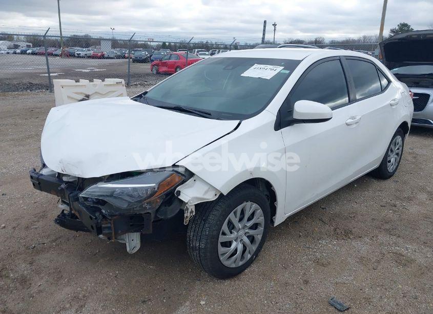 Photo 2 of 2018 Toyota Corolla LE (VIN 2T1BURHEXJC977851)