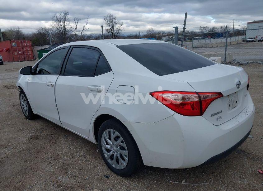 Photo 3 of 2018 Toyota Corolla LE (VIN 2T1BURHEXJC977851)