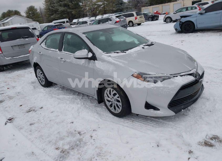 2018 Toyota Corolla LE (VIN 2T1BURHEXJC983505) main photo