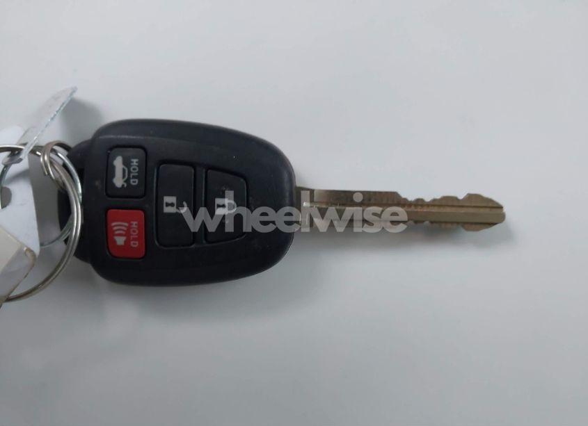 Photo 11 of 2018 Toyota Corolla LE (VIN 2T1BURHEXJC983505)