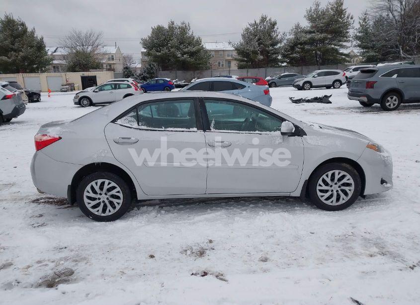 Photo 13 of 2018 Toyota Corolla LE (VIN 2T1BURHEXJC983505)