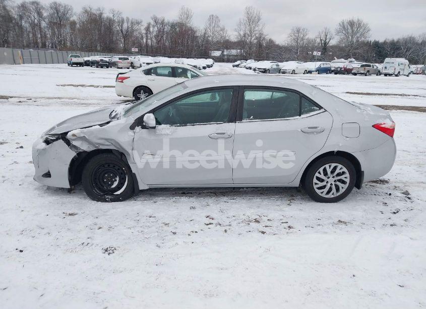 Photo 14 of 2018 Toyota Corolla LE (VIN 2T1BURHEXJC983505)