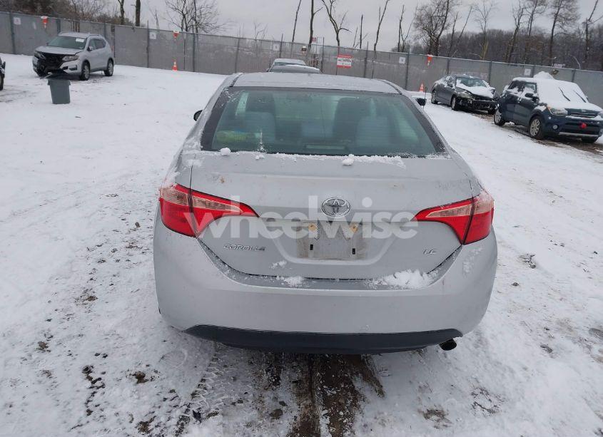Photo 16 of 2018 Toyota Corolla LE (VIN 2T1BURHEXJC983505)