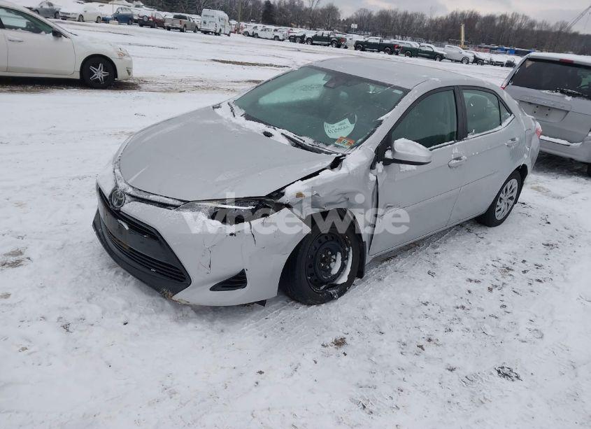 Photo 2 of 2018 Toyota Corolla LE (VIN 2T1BURHEXJC983505)