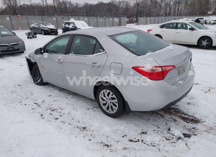 Photo 3 of 2018 Toyota Corolla LE (VIN 2T1BURHEXJC983505)
