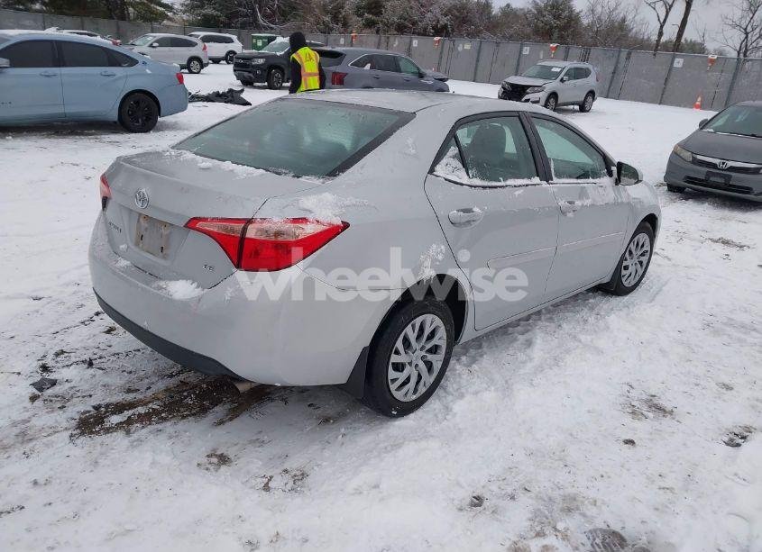 Photo 4 of 2018 Toyota Corolla LE (VIN 2T1BURHEXJC983505)