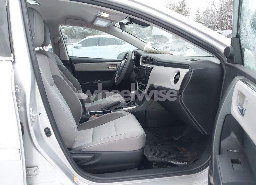 Photo 5 of 2018 Toyota Corolla LE (VIN 2T1BURHEXJC983505)