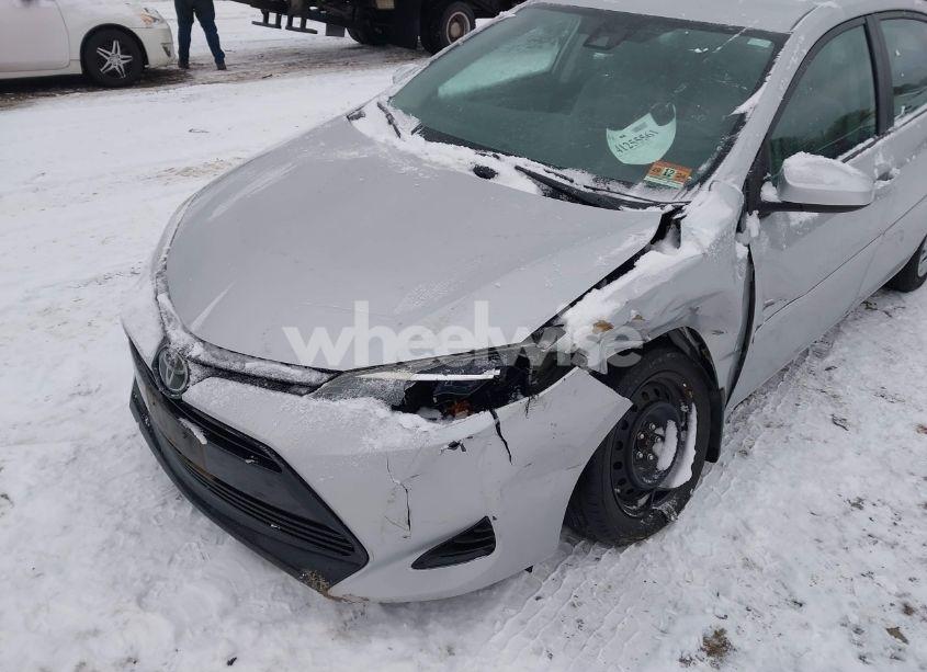 Photo 6 of 2018 Toyota Corolla LE (VIN 2T1BURHEXJC983505)