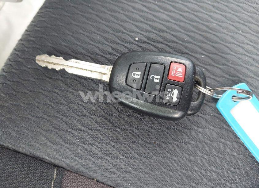 Photo 11 of 2018 Toyota Corolla LE (VIN 2T1BURHEXJC991572)