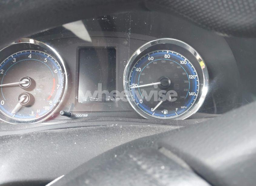 Photo 7 of 2018 Toyota Corolla LE (VIN 2T1BURHEXJC991572)