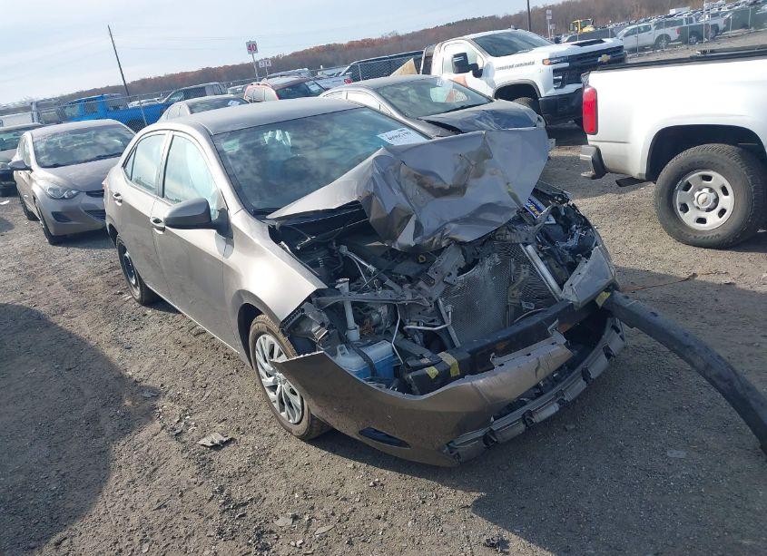 2018 Toyota Corolla LE (VIN 2T1BURHEXJC996481) main photo